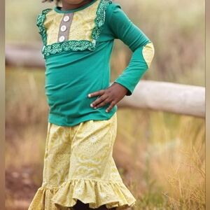 Persnickety girls Emerald Pine Top & Ruffle Shorties